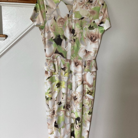 Beautiful Spring Karen Millen Floral Dress - Picture 4 of 7